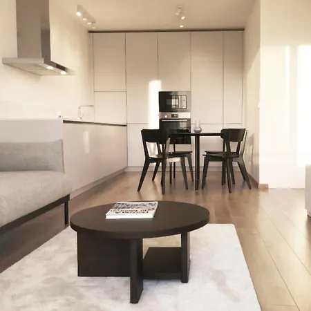 Iman With Privat Garage Parking Free, 5 Minute Walk To The Center 아파트 *