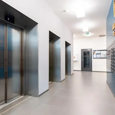 Iman With Privat Garage Parking Free, 5 Minute Walk To The Center Appartement