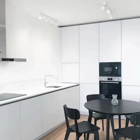 Iman With Privat Garage Parking Free, 5 Minute Walk To The Center