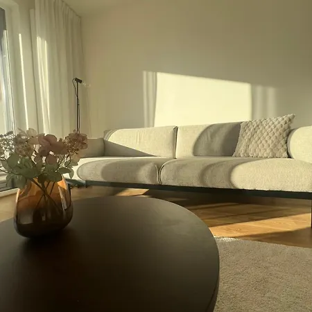Iman With Privat Garage Parking Free, 5 Minute Walk To The Center 아파트 *