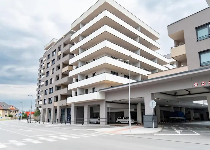 Iman With Privat Garage Parking Free, 5 Minute Walk To The Center * Kosice