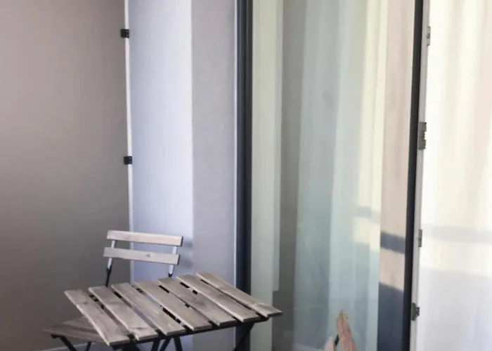 Iman With Privat Garage Parking Free, 5 Minute Walk To The Center Apartment